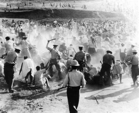  Sharpeville Katliamı: Apartheid Rejimi'nin Vahşetinin ve Siyasi Direnişin Simgesi